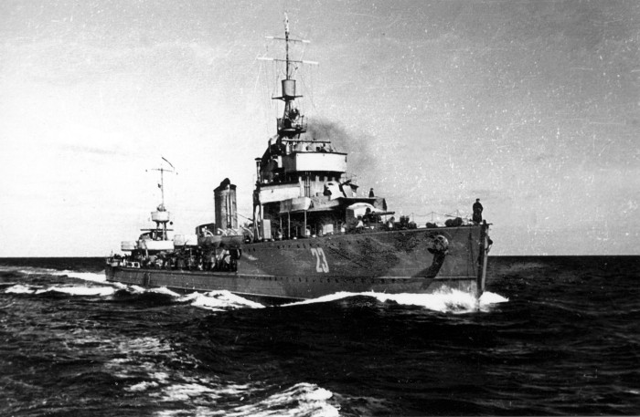 Distrugătorul "Regina Maria", rebotezat "Letuchiy" (nr. bordaj 23), după ce a fost capturat de Armata Roșie (1944).