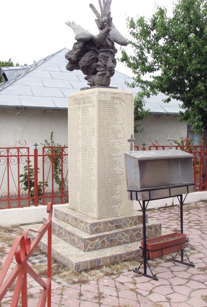 În localitatea Grindu a fost ridicată un monument în memoria victimelor naufragiului navei "Mogoșoaia".