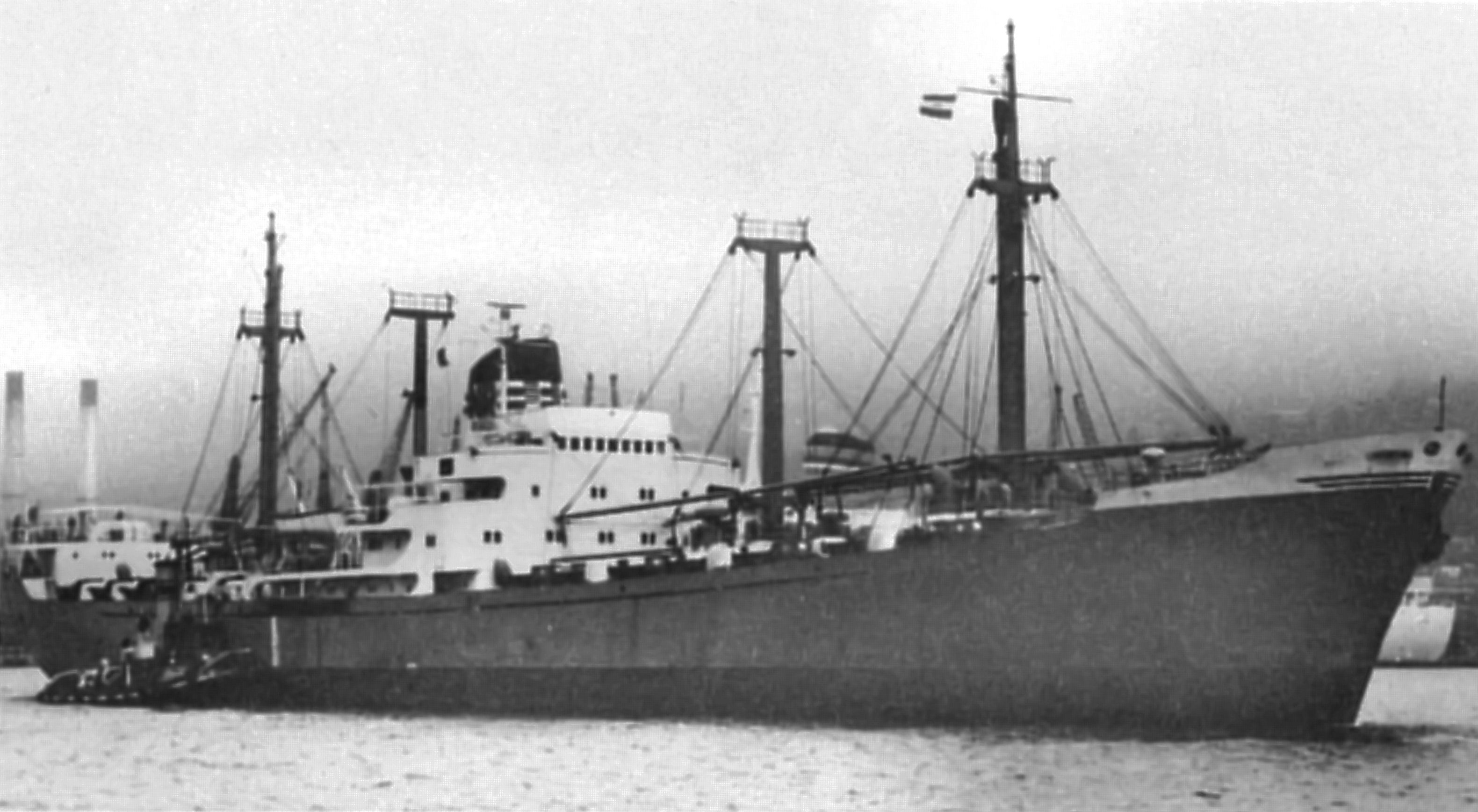 Cargoul „Vrancea“ (ex-„Vishva Shanti“) în rada portului Durban, 1975. Primul comandant al navei a fost căpitanul de cursă lungă Mihail Moraru, care a fost și comandantul petrolierului „Unirea“ (150.000 tdw), care, în urma unor explozii la bord, s-a scufundat în apele Mării Negre la data de 13 octombrie 1982 (vezi volumul „Naufragiul petrolierului UNIREA - cea mai mare catastrofă navală din anul 1982“).