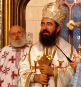 Preotul Constantin Târziu (în plan secund) și mitropolitul Iosif.