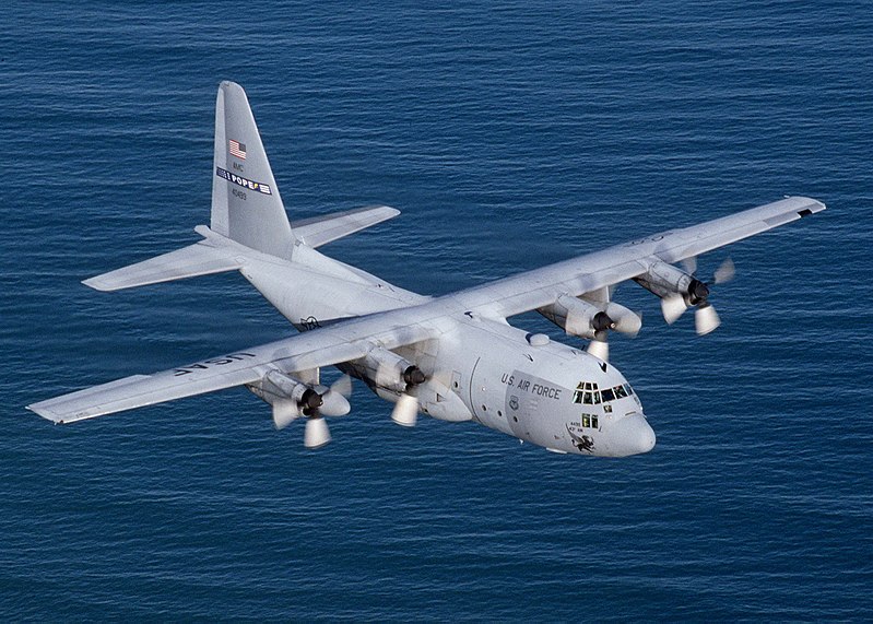 Un avion Lockheed C-130 Hercules a sosit la locul sinistrului, pentru salvarea supraviețuitorilor.