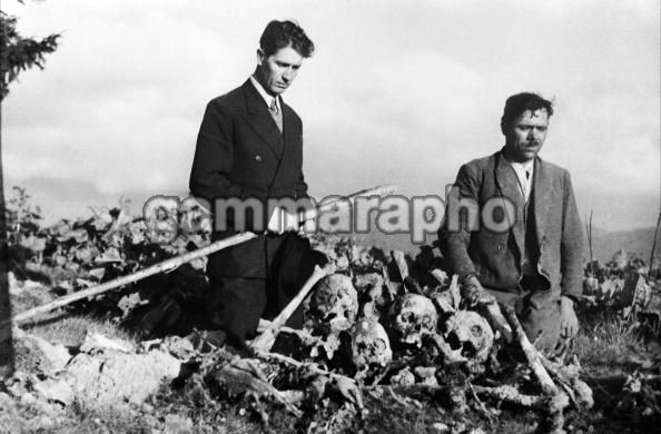 Corneliu Zelea Codreanu și Vasile Someru la Cimitirul Eroilor de la Predeal (1936).