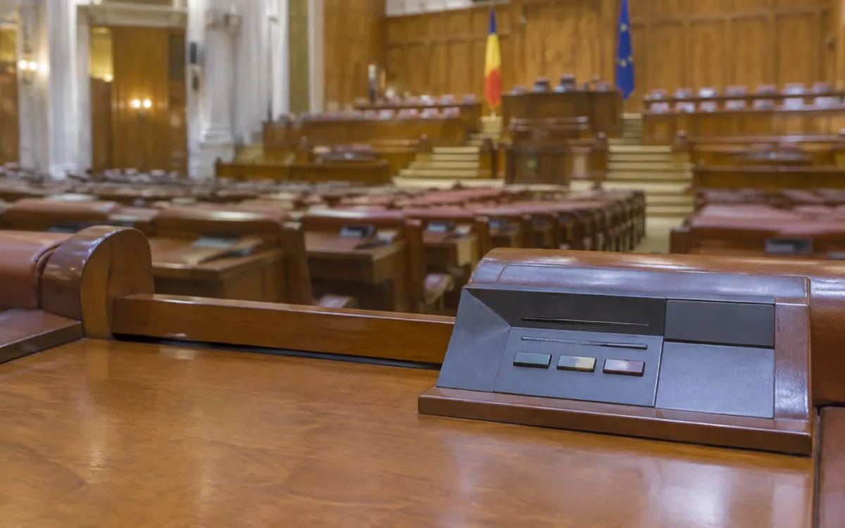 Ancheta zborurilor de lux în Romania’s Chamber