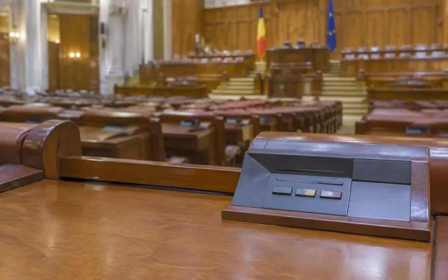 Ancheta zborurilor de lux în Romania’s Chamber