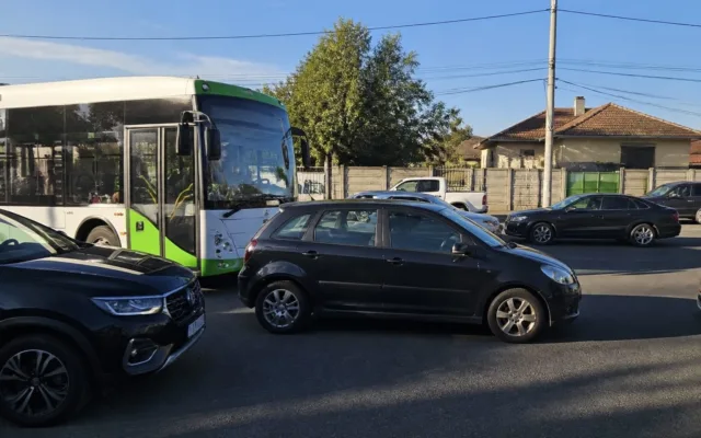Trafic rutier în intersecție