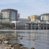 Centrala nucleară de la Cernavodă situată pe malul Dunării