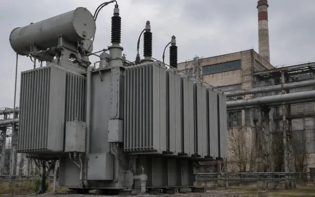 Echipament tehnic și infrastructură industrială în incinta unei centrale termoelectrice