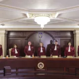 Judecători în robe oficiale