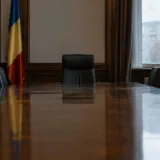 Scaun gol la masa de consiliu