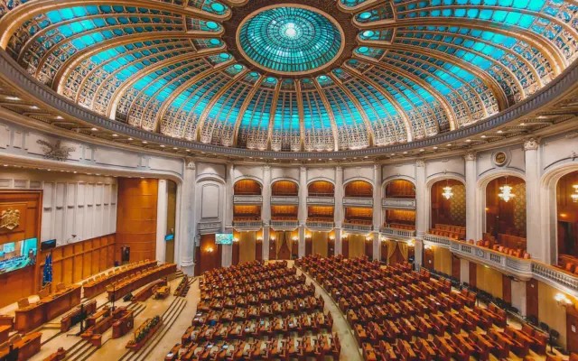 Deputații au respins desființarea agenției pentru exporturi. Proiectul nu spunea cât ar economisi statul