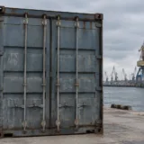 Containere în port european