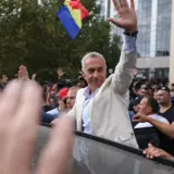 Călin Georgescu are hotărâre de arest la domiciliu, dar așteaptă în Arestul Central decizia de vineri