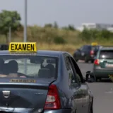 Mașină pentru examinare auto în trafic