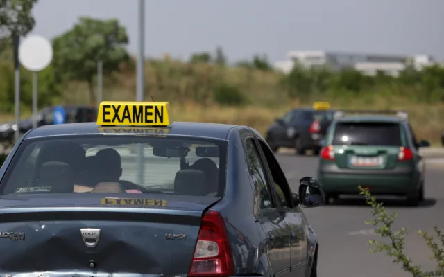 Mașină pentru examinare auto în trafic