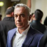 Bărbat la protestul pentru eliberare