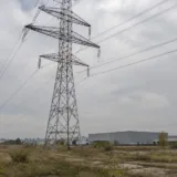 Linii electrice lângă