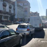 Traffic intens pe o stradă centrală