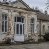 Sediul degradat al Spitalului CFR