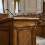 Tribuna goală din Parliament