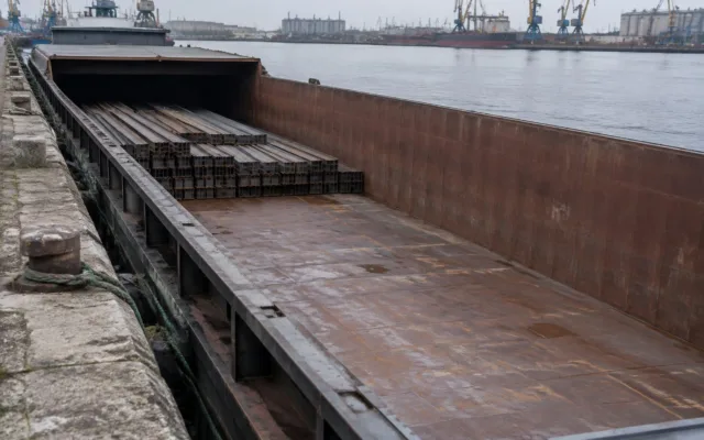 Bargă pentru transport fluvial în Constanța
