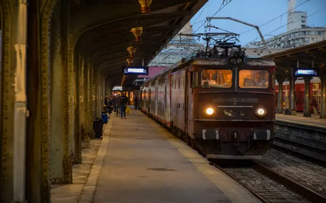 Locomotiva trenului în stație