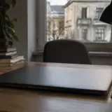 Laptop pentru verificarea informațiilor